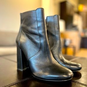 Steve Madden leather black booties with heel. Soo trendy and so cute!